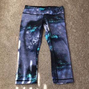 Size 6 lululemon yoga pants. Good condition.